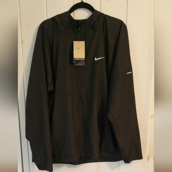 Nike Miler Men's Repel Running Lightweight Hooded Jacket - Picture 1 of 15